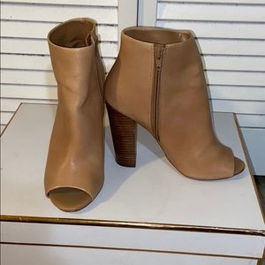 Also women’s  heel